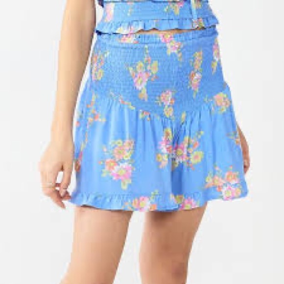 NWT High Waisted Smocked Pull On Shorts - Picture 3 of 4